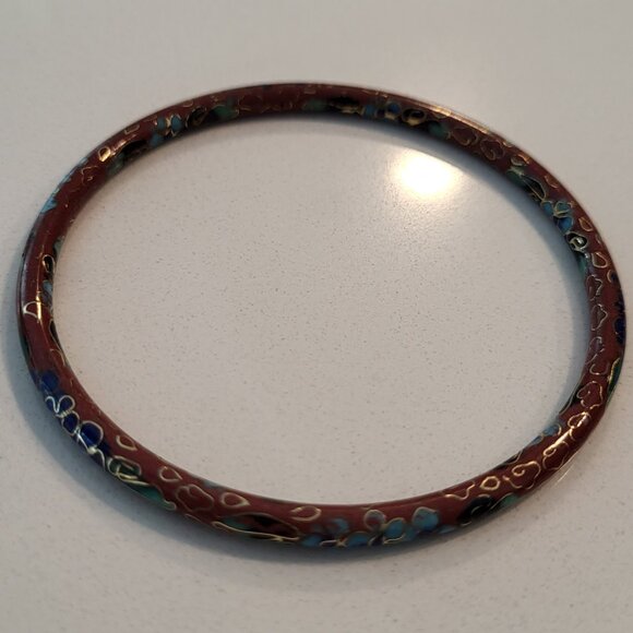 Detailed Solid Bangle Bracelet - Picture 1 of 4